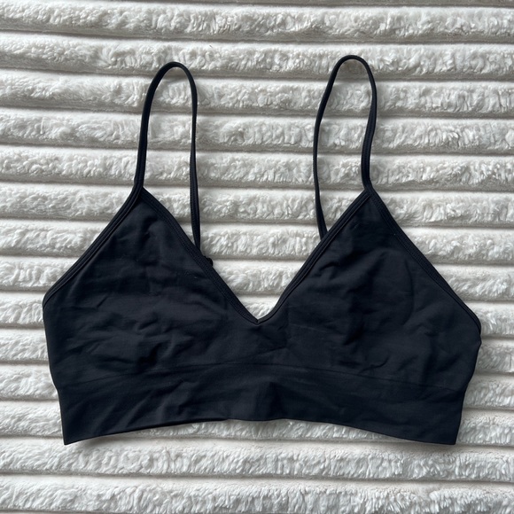 SOLD - Skims Soft Smoothing Bralette - Picture 3 of 5